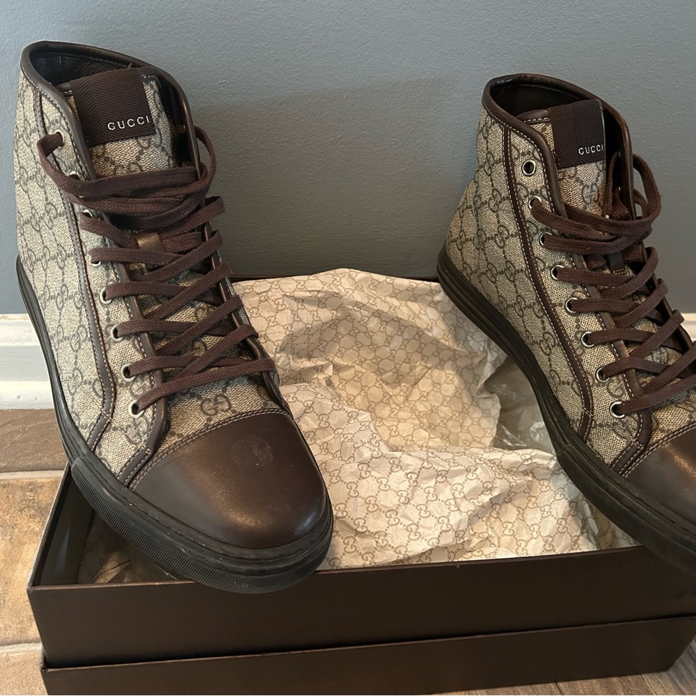 Classic Tessuto GG Supreme/ Nappa Moorea Gucci Sneakers; Unisex Gucci Chucks